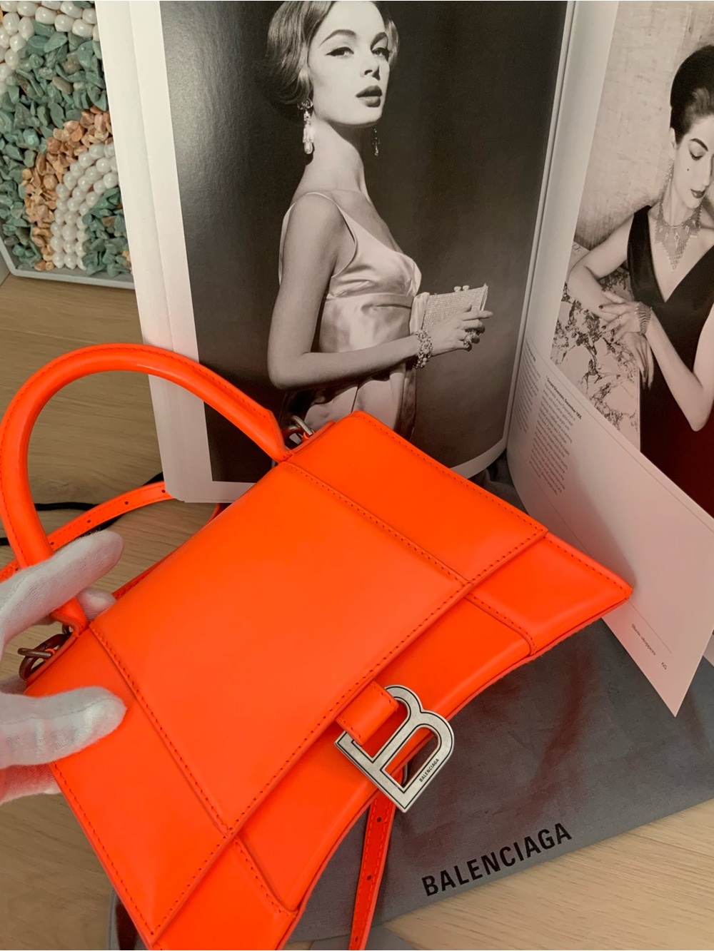 BALENCIAGA
Hourglass Small Handbag - Picture 7 of 8